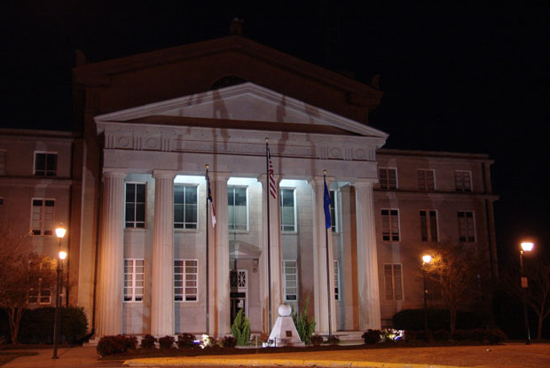 Front of pillared building in Linolnton